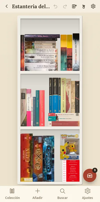 Un iPhone en vertical con Leja abierta, enseñando la estantería virtual con los lomos de los libros colocados en tres baldas